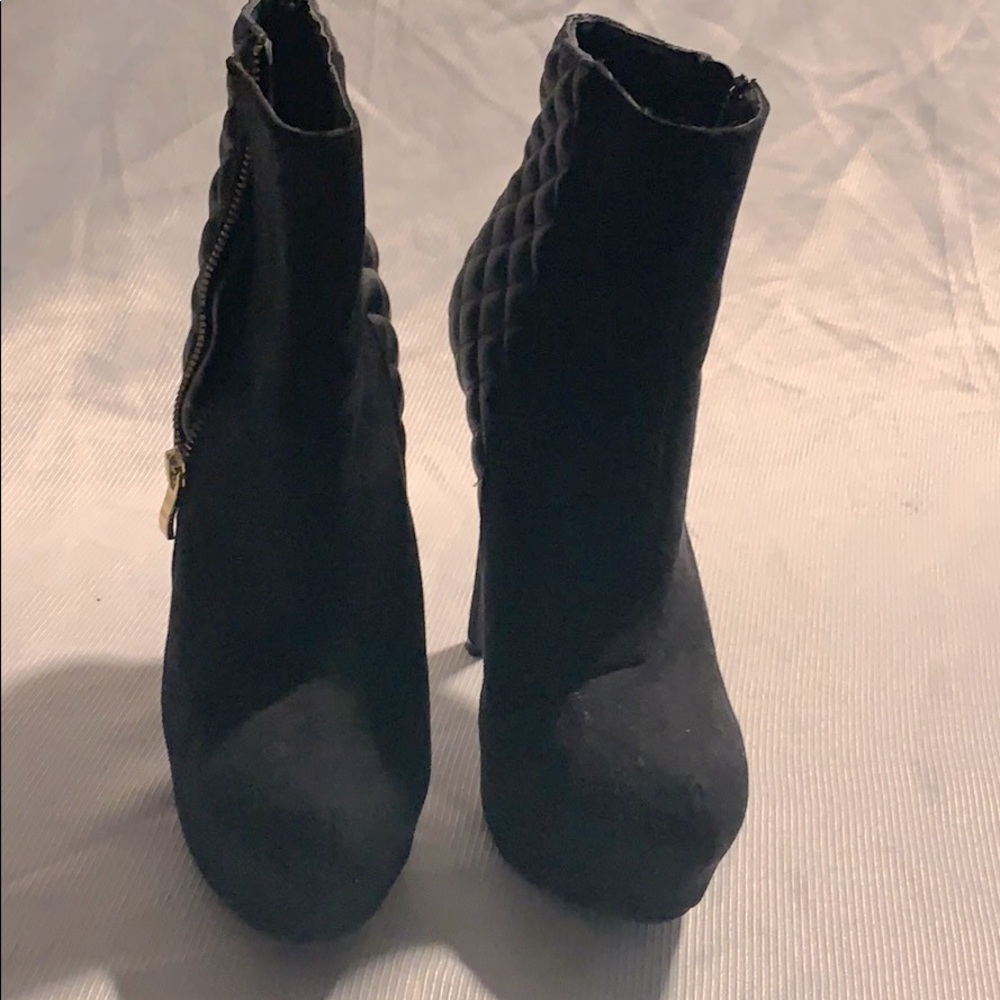 Black Solid Heeled Boots